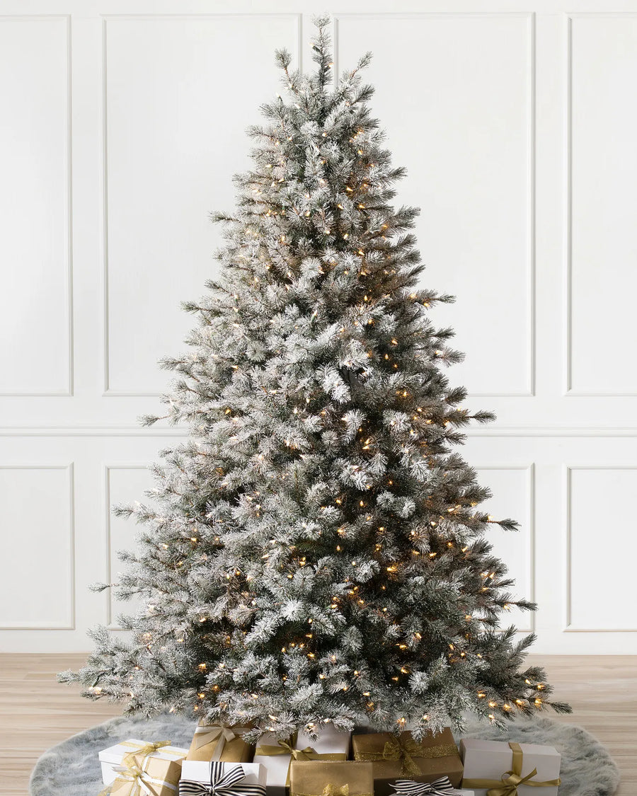Sapin artificiel enneigé alsacien à LED.